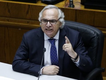 Chadwick se querellará contra diputados oficialistas por imputarle "falsamente delitos" en acusaciones contra Supremos