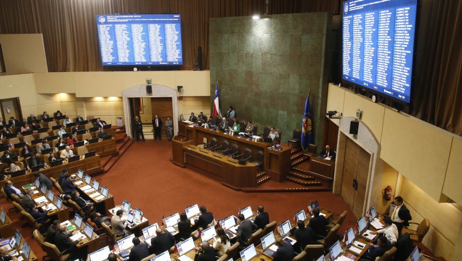 Cámara de Diputados notifica a ministros Vivanco, Matus y Muñoz de acusaciones constitucionales en su contra