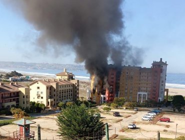 Incendio afectó a departamento de un condominio en El Tabo: Emergencia logró ser controlada evitando la propagación