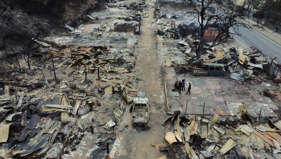 Presentan querella criminal por cuasidelito de homicidio contra autoridades de la región de Valparaíso por megaincendio