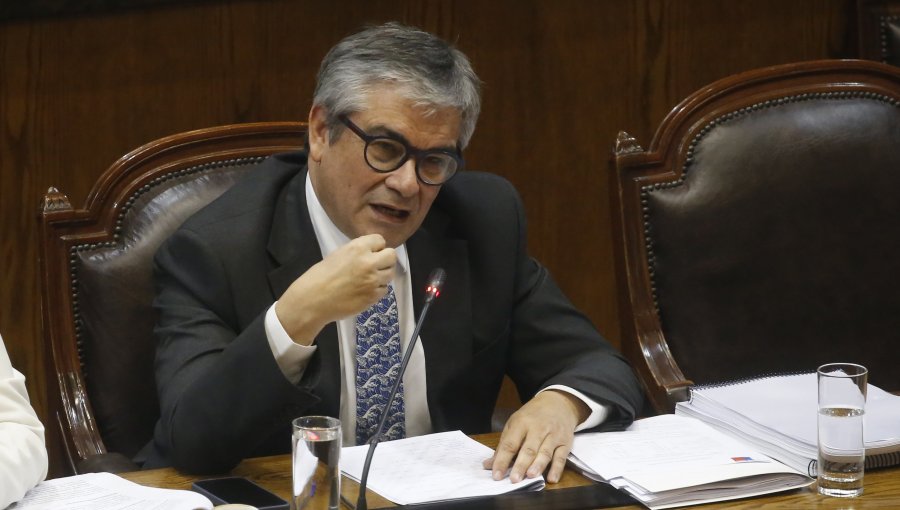 Ministro de Hacienda reconoce problemas en la institucionalidad tras decisión de Colbún de suspender millonario proyecto