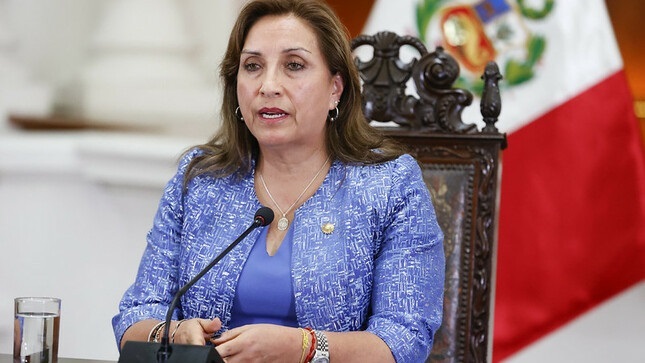 Fiscalía de Perú investiga a Dina Boluarte por fuga de condenado en auto presidencial