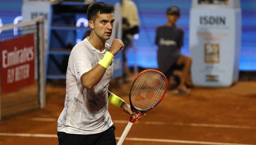 Tomás Barrios salva match point y avanza a cuartos de final del Challenger de Lisboa