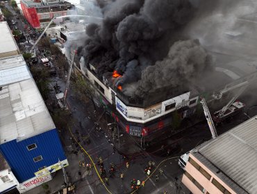 Gigantesco incendio en Barrio Meiggs habría sido iniciado por delincuentes que querían robar un cajero