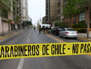 Mujer fallece tras caer de piso 17 en Santiago: habría sido apuñalada