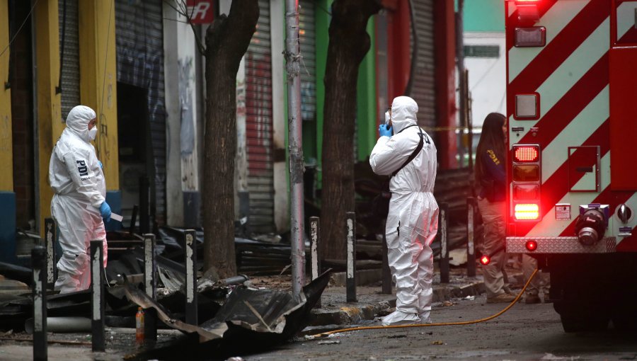 Avalúan en 27 millones de dólares las pérdidas que dejó el incendio de 30 locales comerciales del barrio Meiggs de Santiago