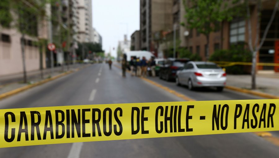 Mujer fallece tras caer de piso 17 en Santiago: habría sido apuñalada