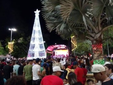 Venezuela dio inicio a la "Navidad" y enciende luces de los árboles en plazas y parques