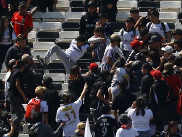 Incidentes en el Monumental empañaron "arengazo" de hinchas de Colo Colo previo al clásico con Universidad Católica