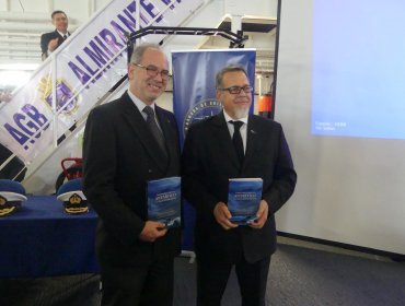 Presentan libro de la Armada sobre territorio chileno antártico