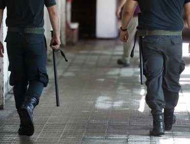 Condenado por homicidio se fugó del hospital donde estaba siendo operado en Santiago: aprovechó un descuido de gendarmes