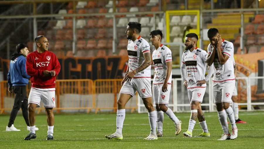 D. Copiapó anunció la salida de dos jugadores en medio de su lucha por no descender a Primera B