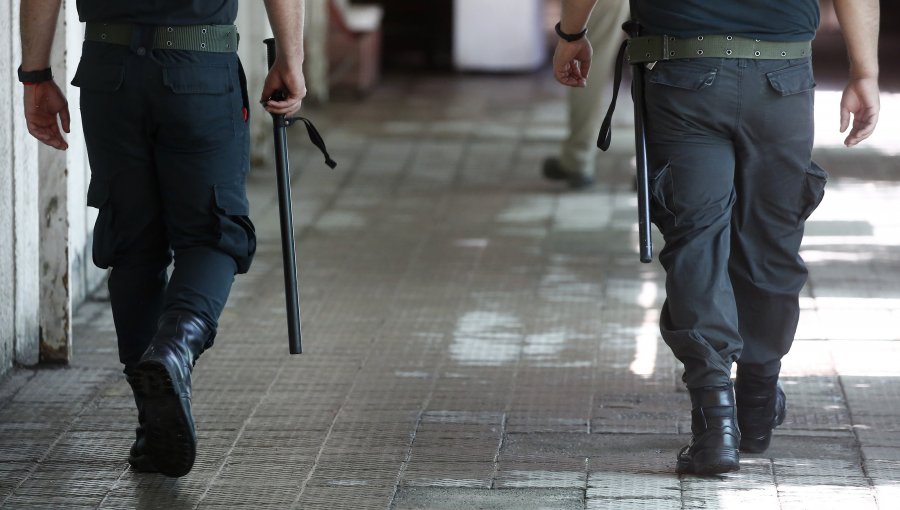 Condenado por homicidio se fugó del hospital donde estaba siendo operado en Santiago: aprovechó un descuido de gendarmes