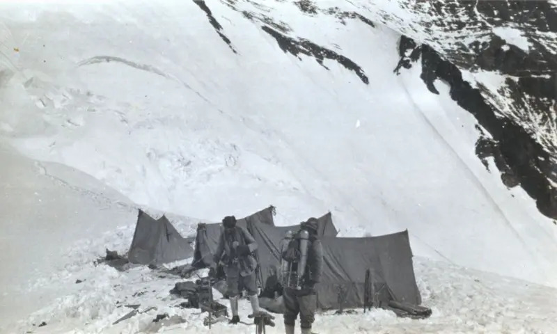 Hallan en el Everest el pie de un mítico montañista inglés que desapareció hace 100 años