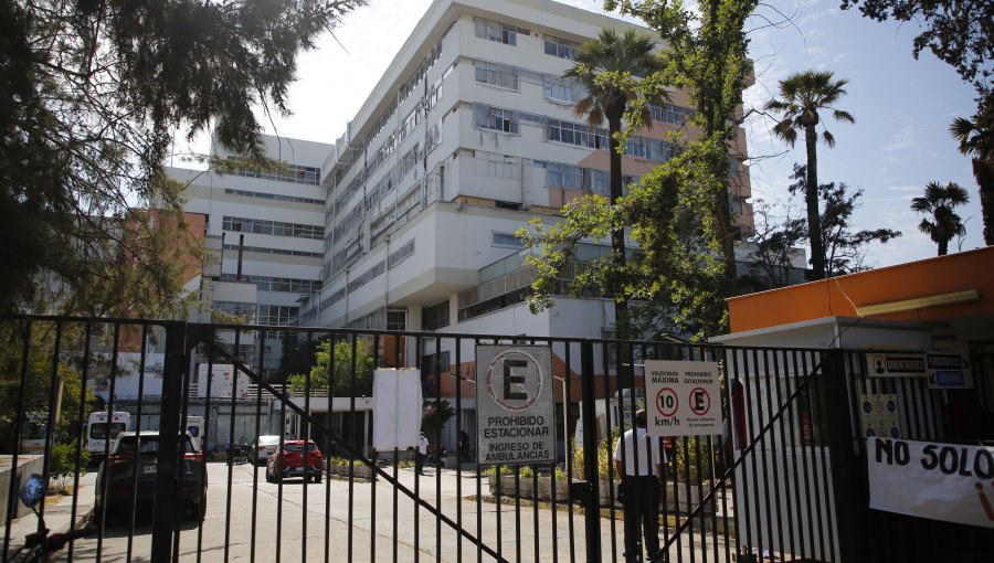 Médicos del Hospital San Borja protestan por constantes filtraciones de aguas servidas