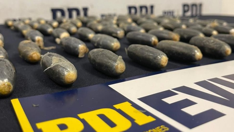 Detienen a boliviano con 81 ovoides de cocaína en el estómago en el aeropuerto de Santiago