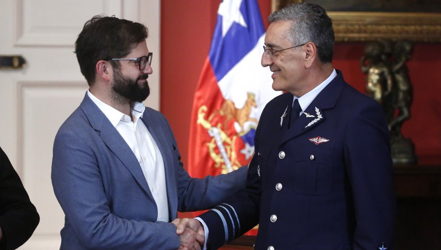 Presidente Boric aprueba alto mando 2025 de la Fuerza Aérea de Chile: Cinco generales pasaron a retiro