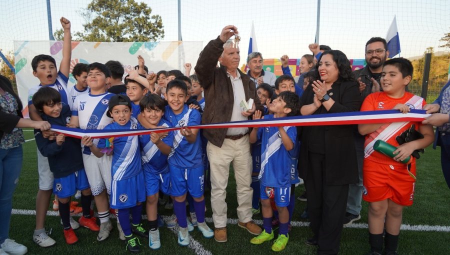 Inauguran nueva cancha para el histórico Club Iván Mayo de Villa Alemana