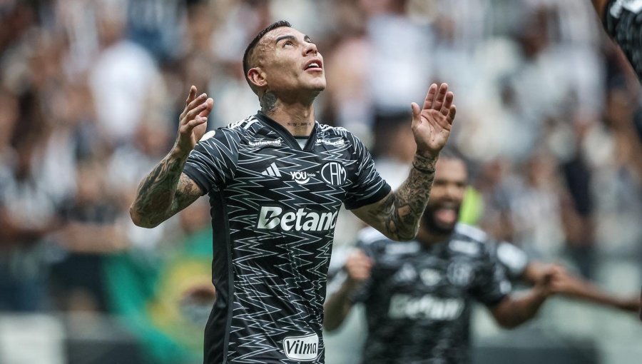 El acuerdo que propone Eduardo Vargas para seguir en Atlético Mineiro y que lo aleja de U. de Chile