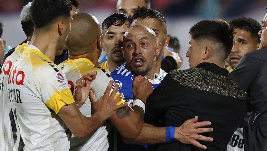 Futbolista Marcelo Díaz fue víctima de un violenta encerrona en bencinera de Vitacura