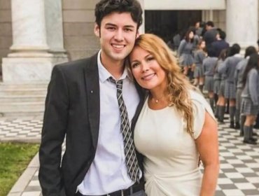 Hijo de Cathy Barriga confesó haberse enterado por un ''meme'' sobre el nuevo Onfayer de su madre