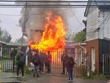 Tragedia en Valdivia: Familia compuesta por dos adultos y dos menores muere en un incendio