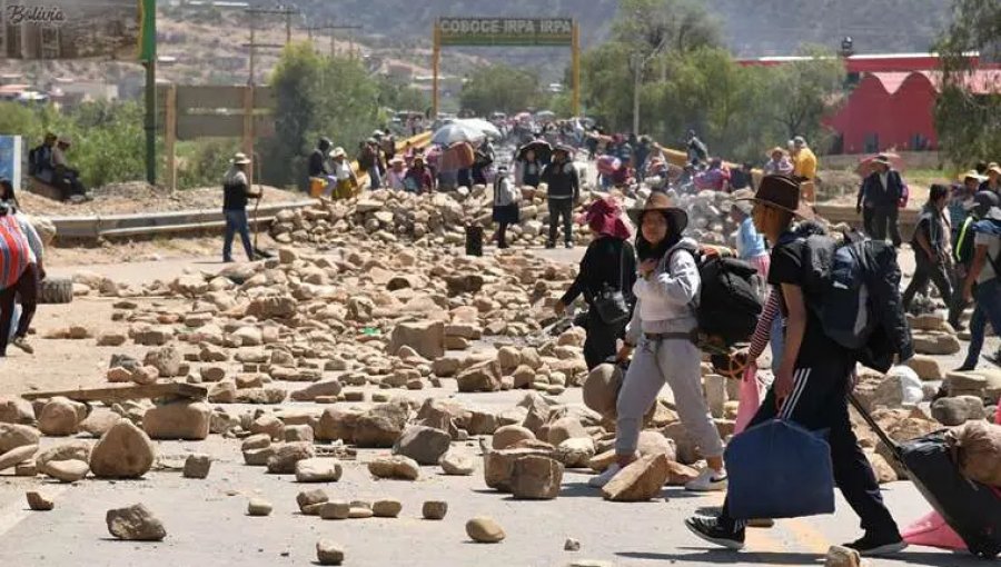 Presidente de Bolivia advierte que no cederá ante las protestas por Evo Morales que buscan "incendiar el país"