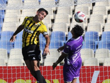 Fernández Vial se despide del fútbol profesional en partido ante Concon National