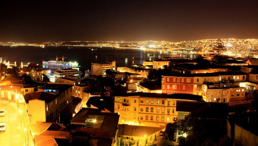 Con show lumínico y jornada de «Tocatas Porteñas» dan inicio a anhelado proyecto de nuevas luminarias para Valparaíso