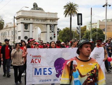 Realizan caminata por Valparaíso para visibilizar riesgos de accidentes cerebrovasculares