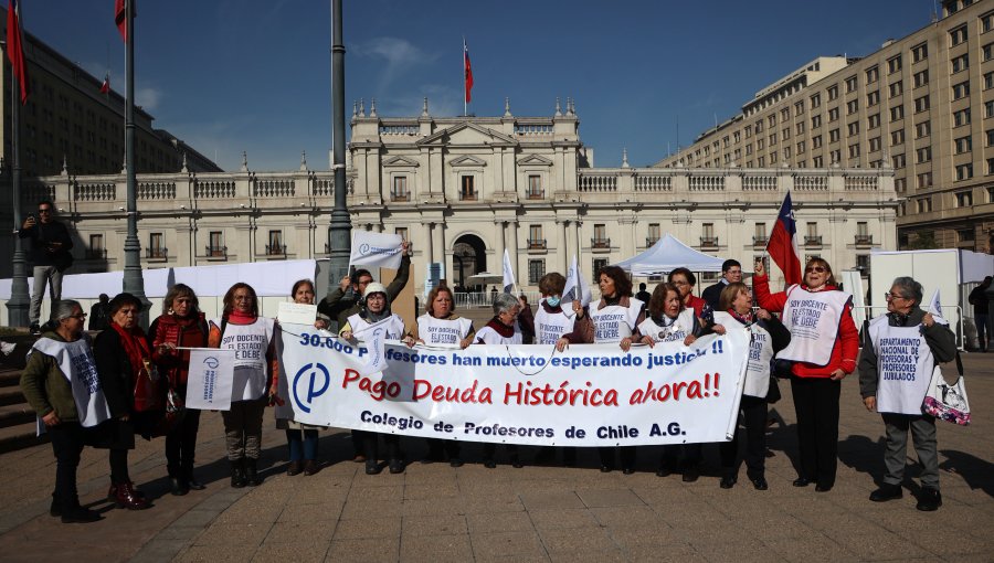 Gobierno propone bono de $4,5 millones para reparar la deuda histórica de profesores