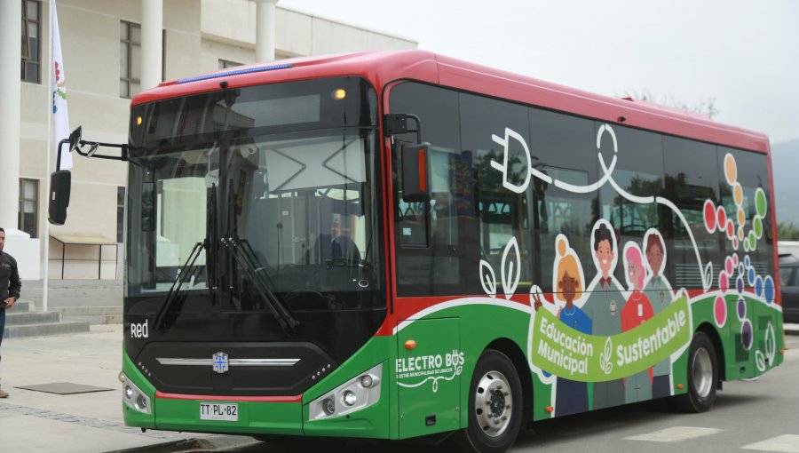 Limache cuenta con su primer bus eléctrico: transportará a alumnos de colegios municipales