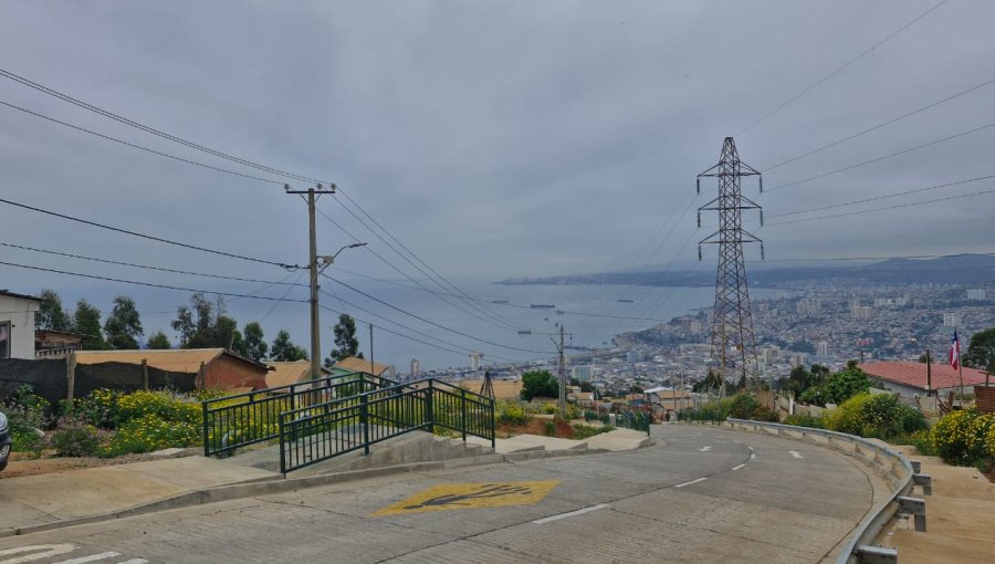 Hacen entrega de esperadas obras de pavimentación en el cerro Mesana de Valparaíso