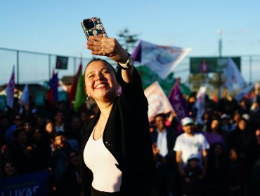 Camila Nieto cierra su campaña a la Alcaldía dando vida a cancha abandonada y prometiendo "un Valparaíso que funciona"