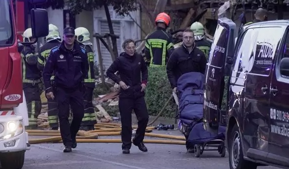 Tres muertos y diez heridos tras explosión y derrumbe de edificio en España