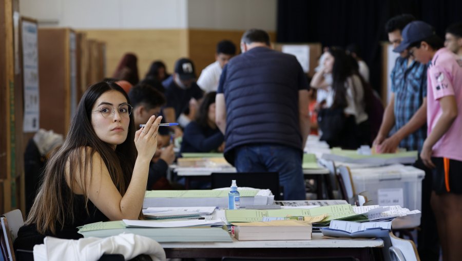 Denuncian que papeletas fueron entregadas con voto marcado en la Estación Mapocho