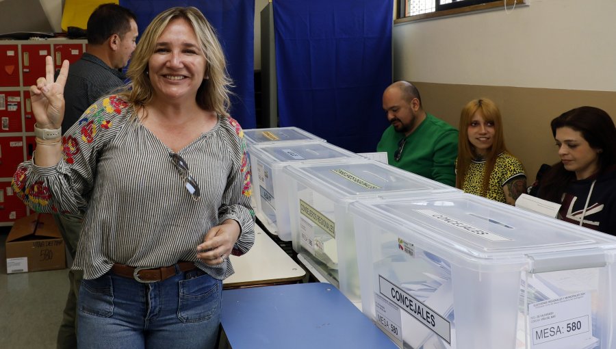 María José Hoffmann tras votar en Viña del Mar: "Ojalá podamos derrotar al octubrismo que tanto daño le ha hecho a la región"