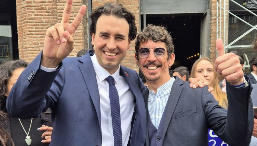 Felipe Ríos, actor y candidato a Gobernador de Valparaíso, votó en Providencia