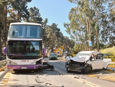 Tres lesionados y un lactante grave deja colisión de alta energía entre un vehículo menor y un bus interprovincial en El Quisco