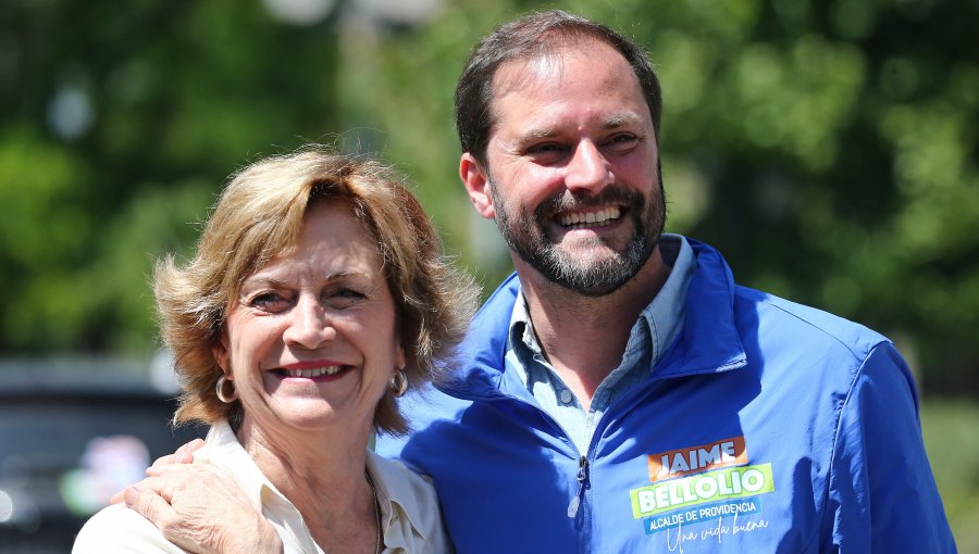 Jaime Bellolio por carrera presidencial tras elecciones dice que Evelyn Matthei "quedó hoy en una mejor posición"