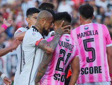 "Le quiso dar un beso parece": Johnny Herrera ironiza con expulsión de Arturo Vidal