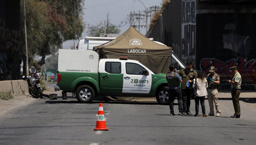 Motociclista murió tras ser baleado y posteriormente atropellado por un camión en Maipú