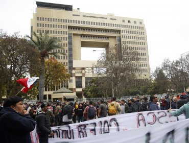 En medio de protestas de pescadores en Valparaíso, Cámara aprobó fraccionamiento entre el sector pesquero artesanal e industrial