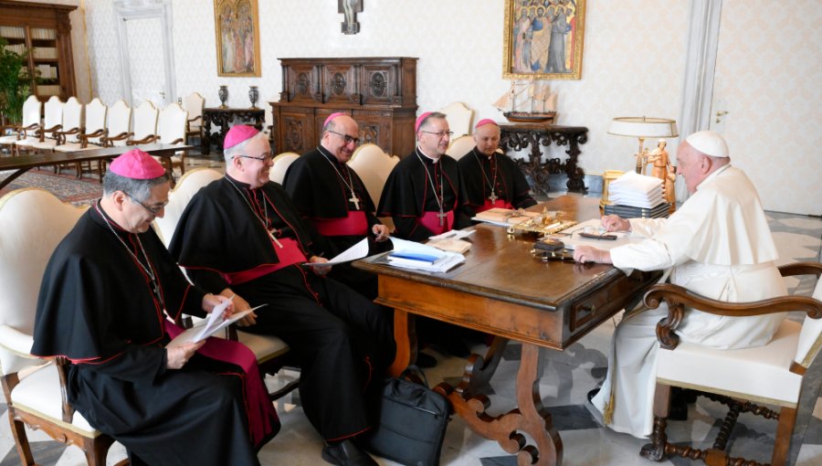 Papa Francisco se reúne con obispos chilenos en el Vaticano para abordar “prevención” en casos de abusos de la iglesia