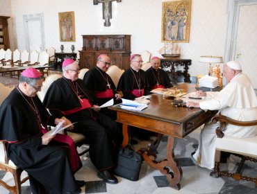 Papa Francisco se reúne con obispos chilenos en el Vaticano para abordar “prevención” en casos de abusos de la iglesia