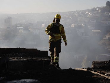 Valparaíso: Senapred declara alerta roja por incendio forestal en Laguna Verde