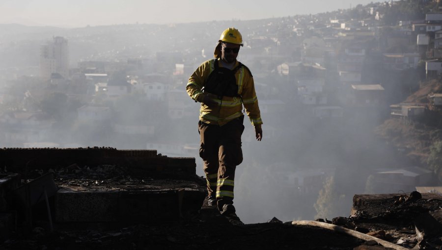 Valparaíso: Senapred declara alerta roja por incendio forestal en Laguna Verde