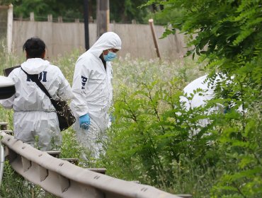 Encuentran a persona muerta con las manos atadas en el camino Rinconada de Maipú