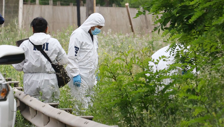 Encuentran a persona muerta con las manos atadas en el camino Rinconada de Maipú