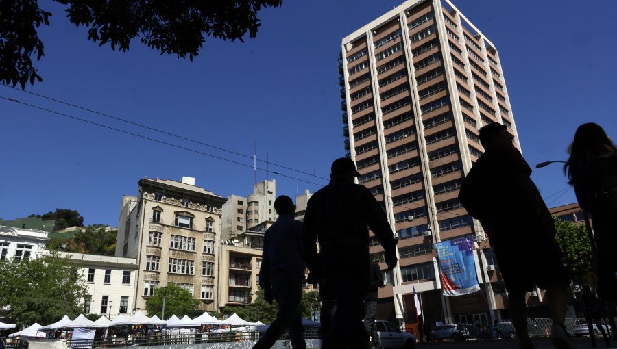 Funcionarios de Desarrollo Social en Valparaíso realizaron "paro de advertencia" por nulos avances del traslado desde edificio Esmeralda